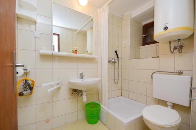 Apartments With A Parking Space Brela, Makarska - 11552 Εξωτερικό φωτογραφία